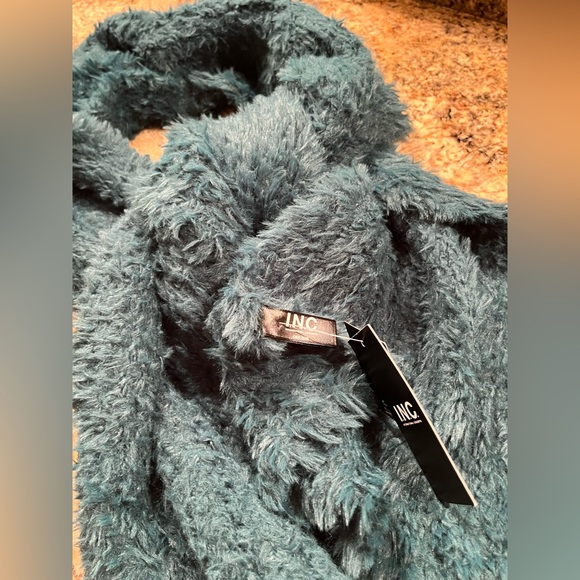 NWT INC International Concepts Women’s Faux Fur Scarf - Picture 6 of 7